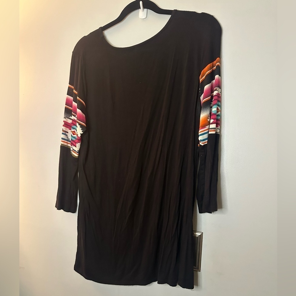 Heimish USA tribal print black top xl - Picture 2 of 4